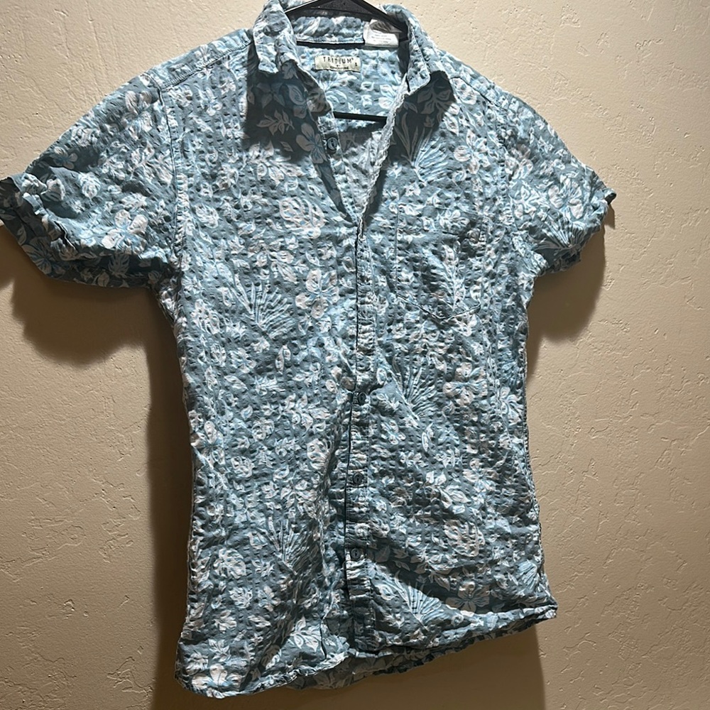Casual Blue and White Button Down Shirt with Intricate Print